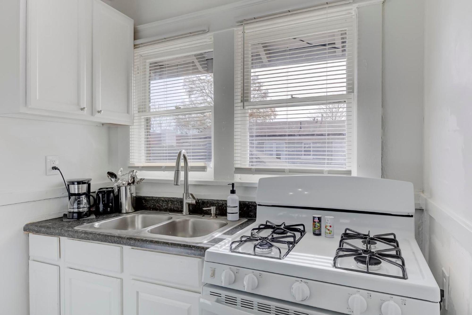 Charming Cooper-Young Flat In The Heart Of Memphis Bagian luar foto